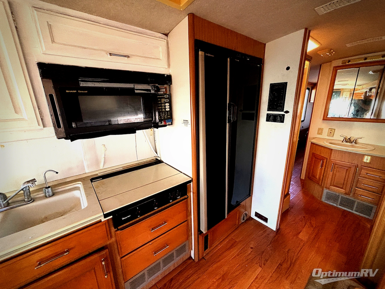 1998 Fleetwood Discovery 36 Photo 6