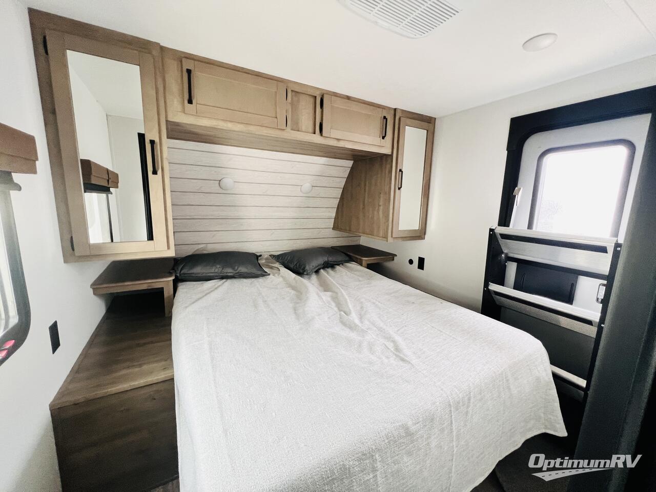 2025 Palomino Puma 31QBBH Photo 21