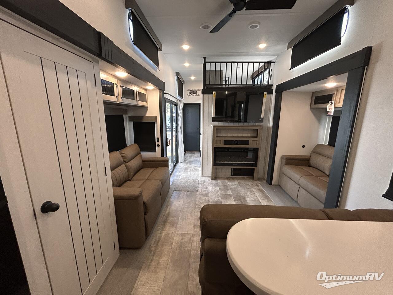 2025 Palomino Puma Destination 403LFT Photo 4