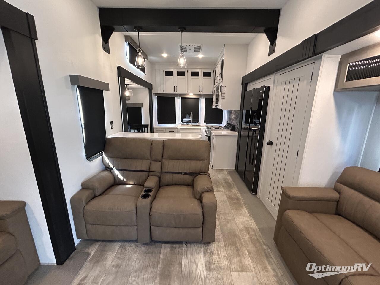 2025 Palomino Puma Destination 403LFT Photo 5