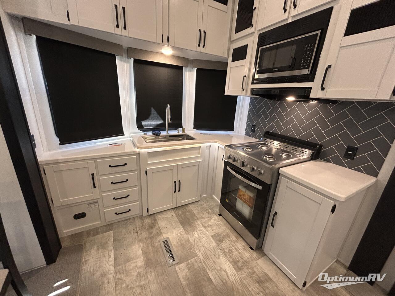 2025 Palomino Puma Destination 403LFT Photo 6