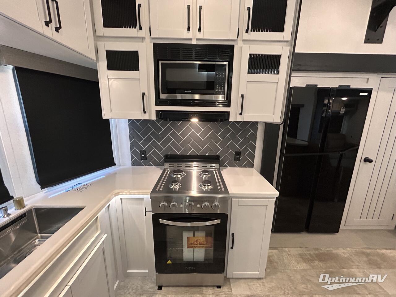 2025 Palomino Puma Destination 403LFT Photo 7