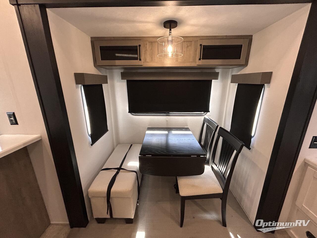 2025 Palomino Puma Destination 403LFT Photo 9