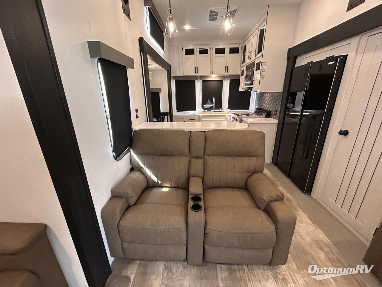 2025 Palomino Puma Destination 403LFT Photo 11