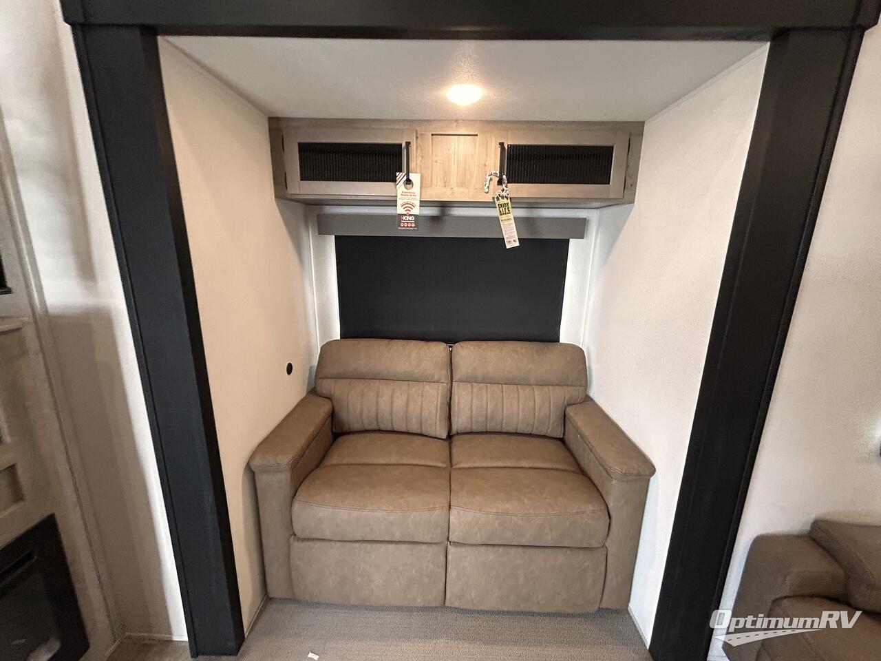 2025 Palomino Puma Destination 403LFT Photo 12