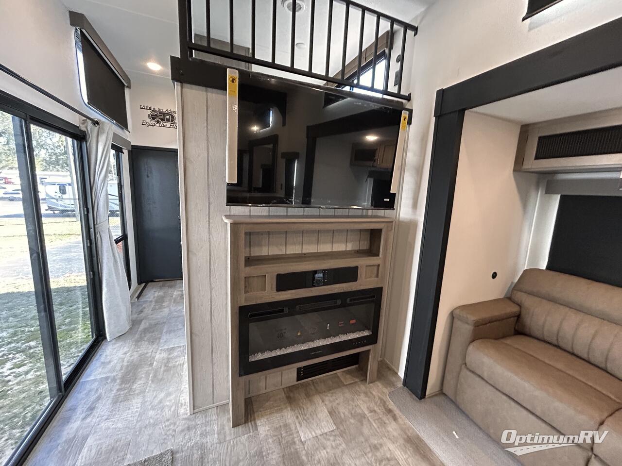 2025 Palomino Puma Destination 403LFT Photo 13