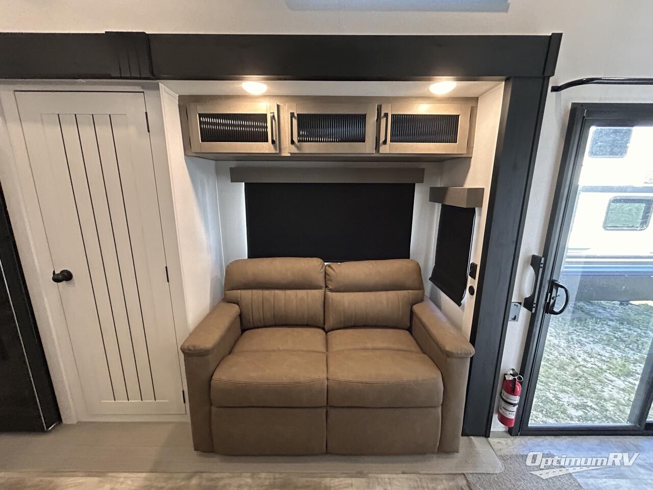 2025 Palomino Puma Destination 403LFT Photo 14