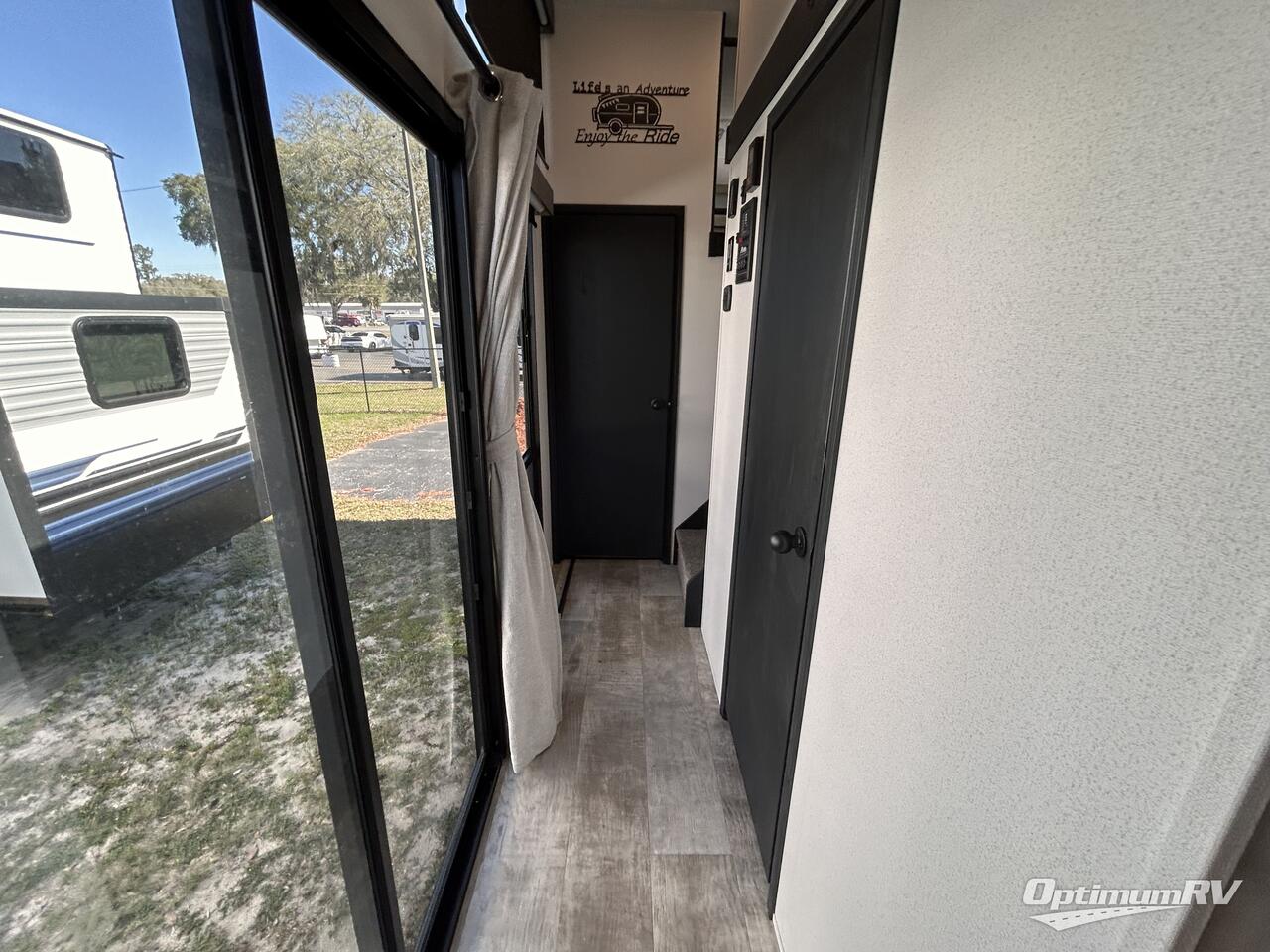 2025 Palomino Puma Destination 403LFT Photo 15