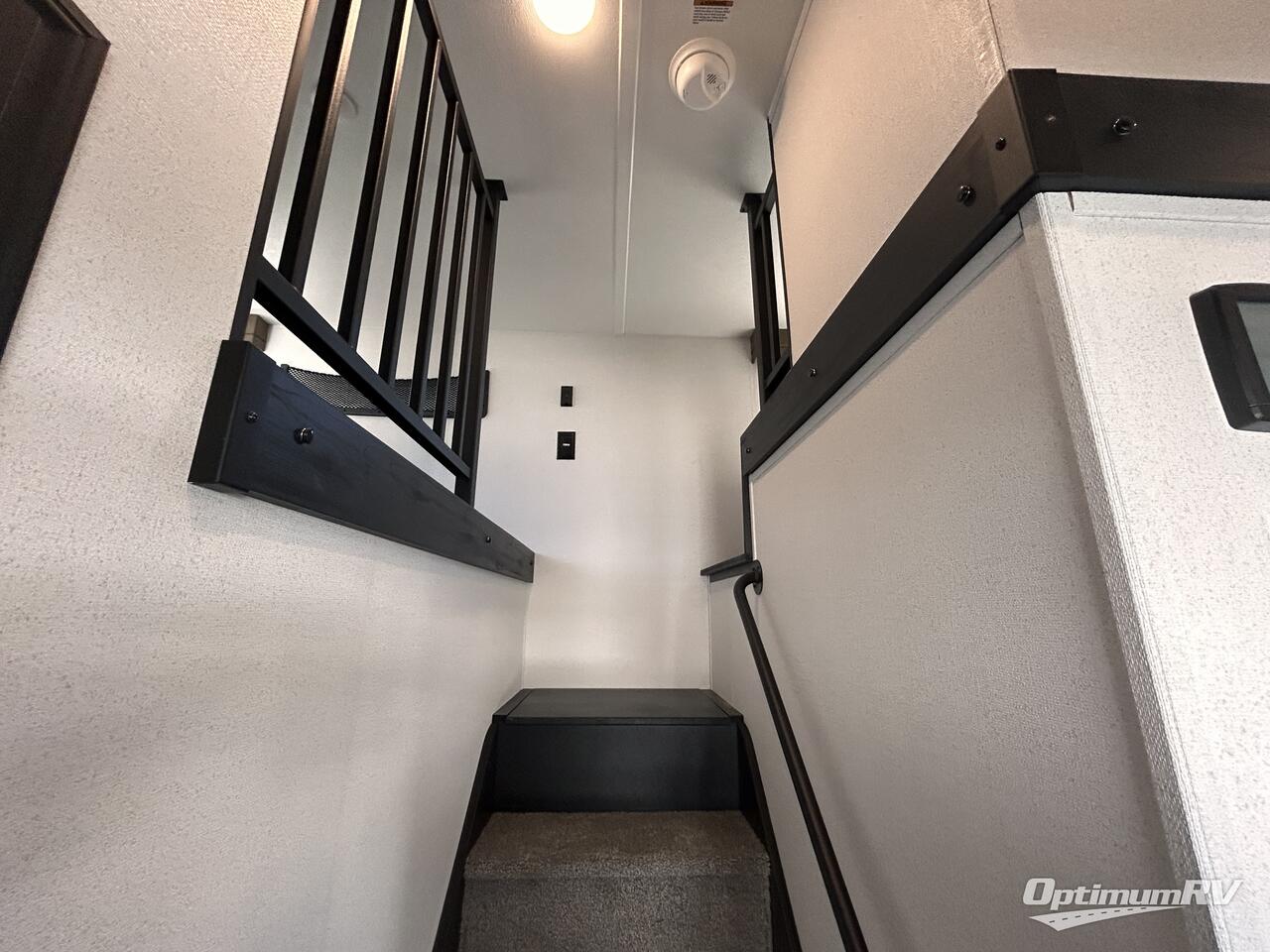 2025 Palomino Puma Destination 403LFT Photo 18