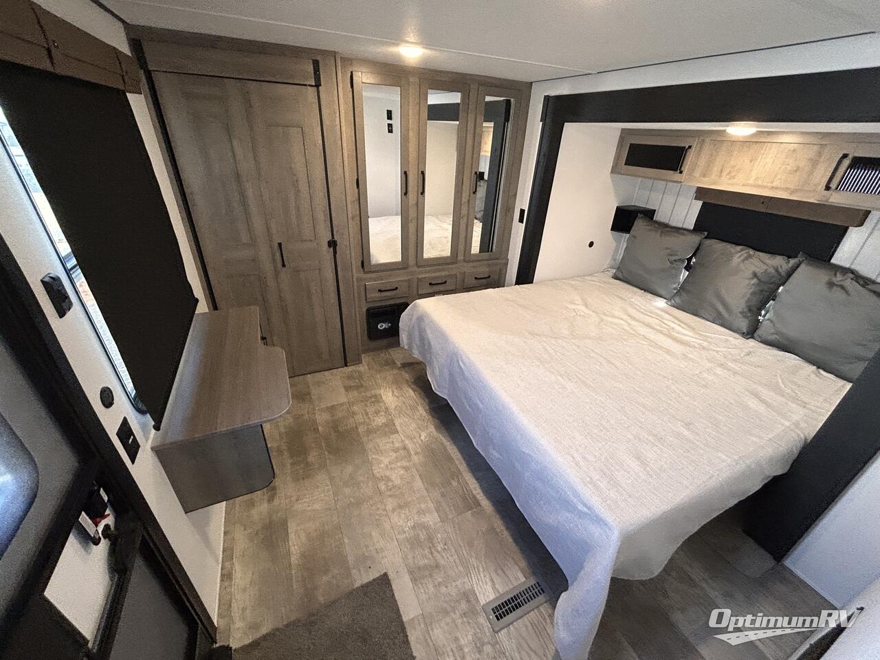 2025 Palomino Puma Destination 403LFT Photo 21