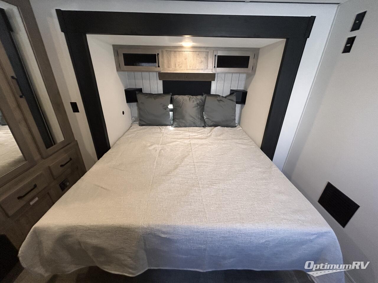 2025 Palomino Puma Destination 403LFT Photo 22