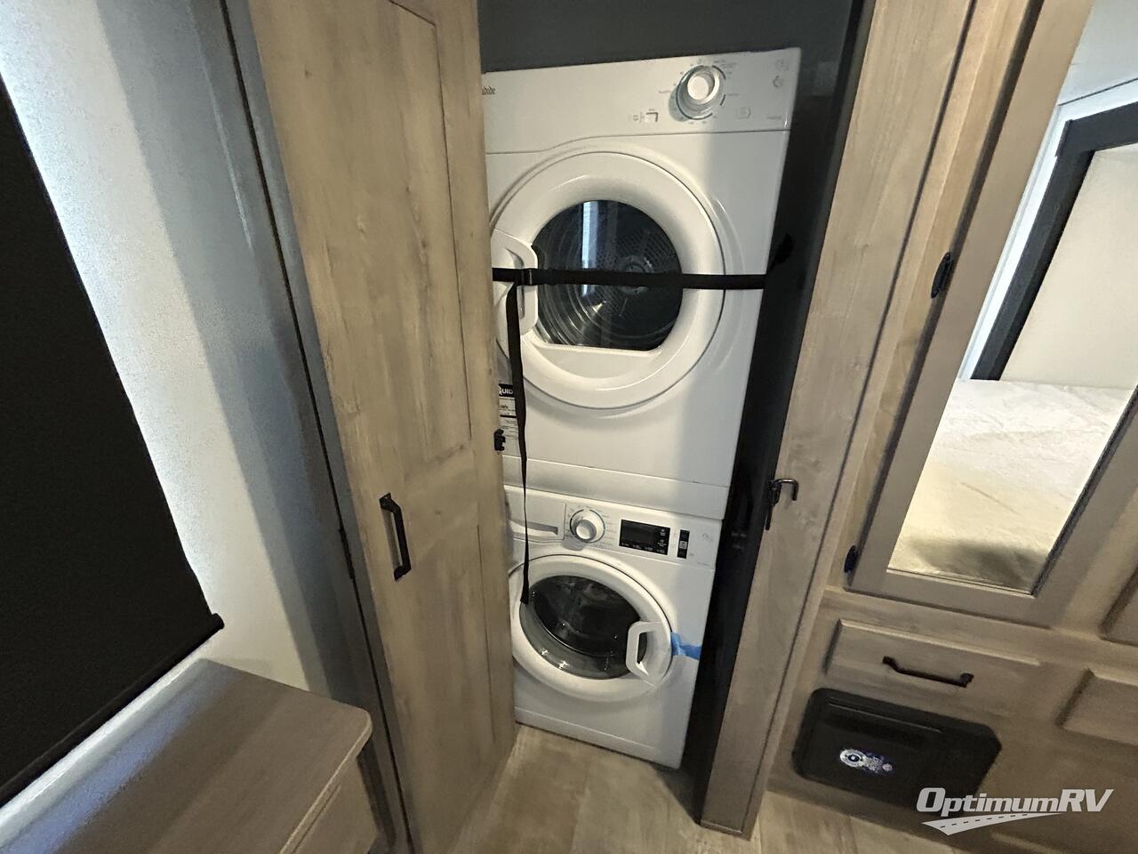 2025 Palomino Puma Destination 403LFT Photo 25