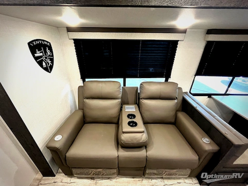 2025 Venture Sienna SA281VQB RV Photo 2