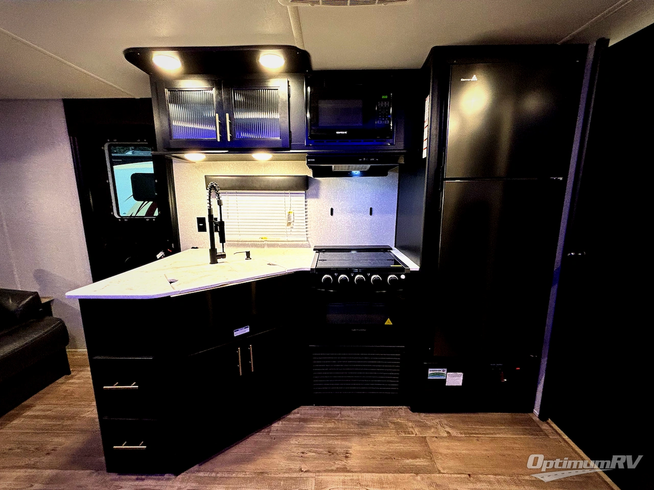 2022 Forest River Cherokee Grey Wolf 27RR Photo 5