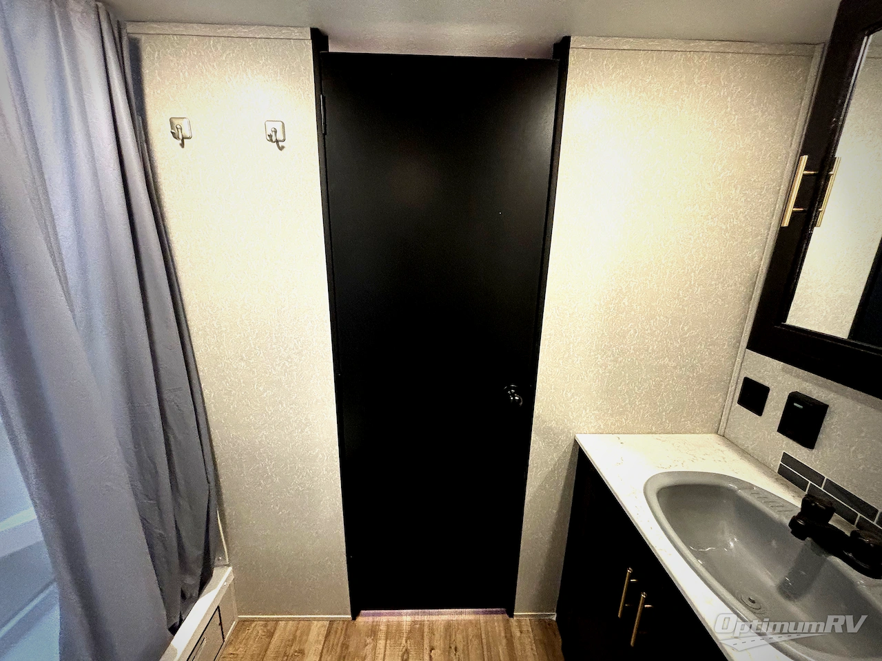 2022 Forest River Cherokee Grey Wolf 27RR Photo 10