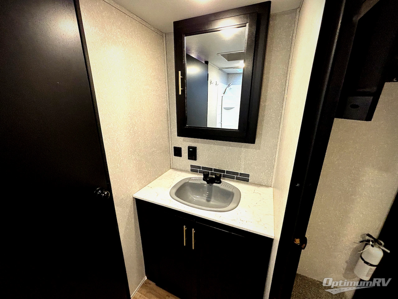 2022 Forest River Cherokee Grey Wolf 27RR Photo 12