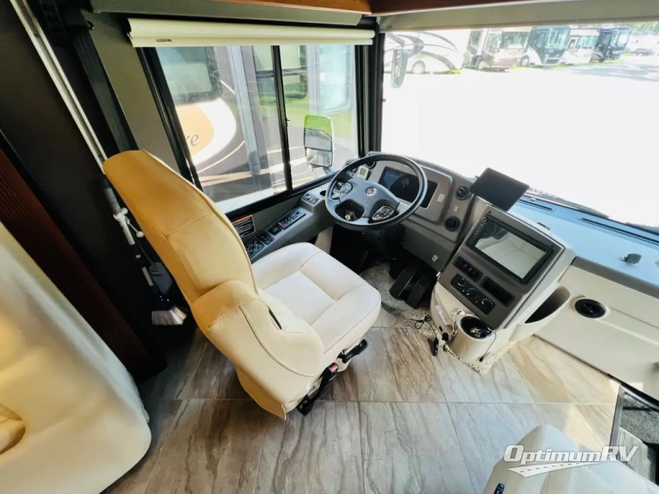 2018 Winnebago Forza 38F Photo 3