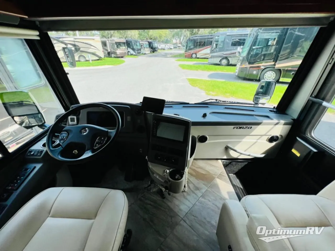 2018 Winnebago Forza 38F Photo 4