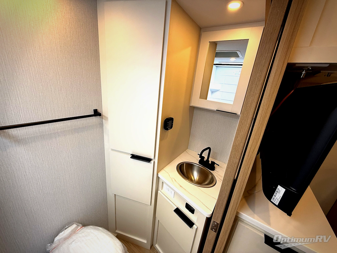 2026 Winnebago Micro Minnie 2108FBS Photo 15