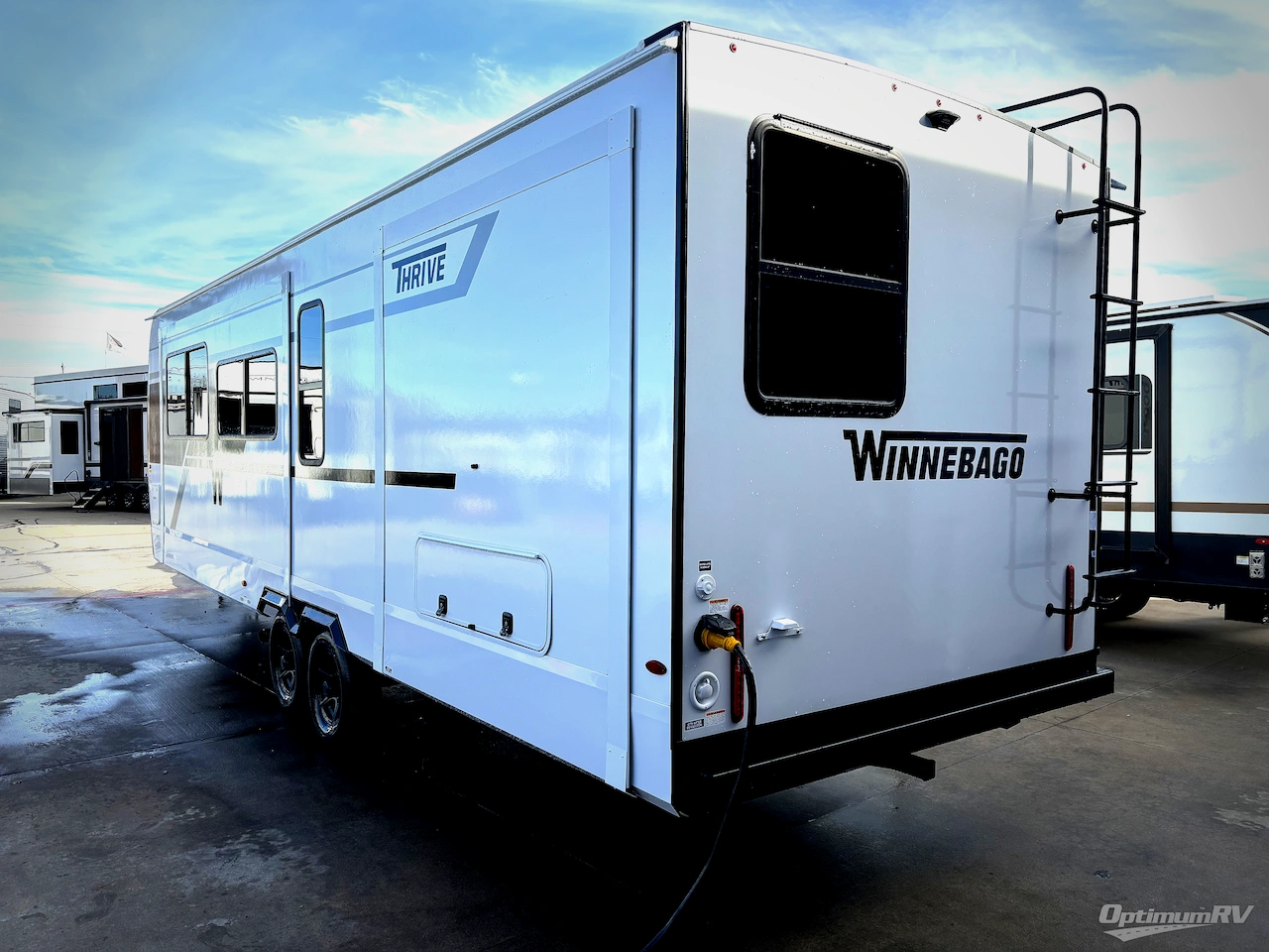 2026 Winnebago Thrive 26FKD Photo 3