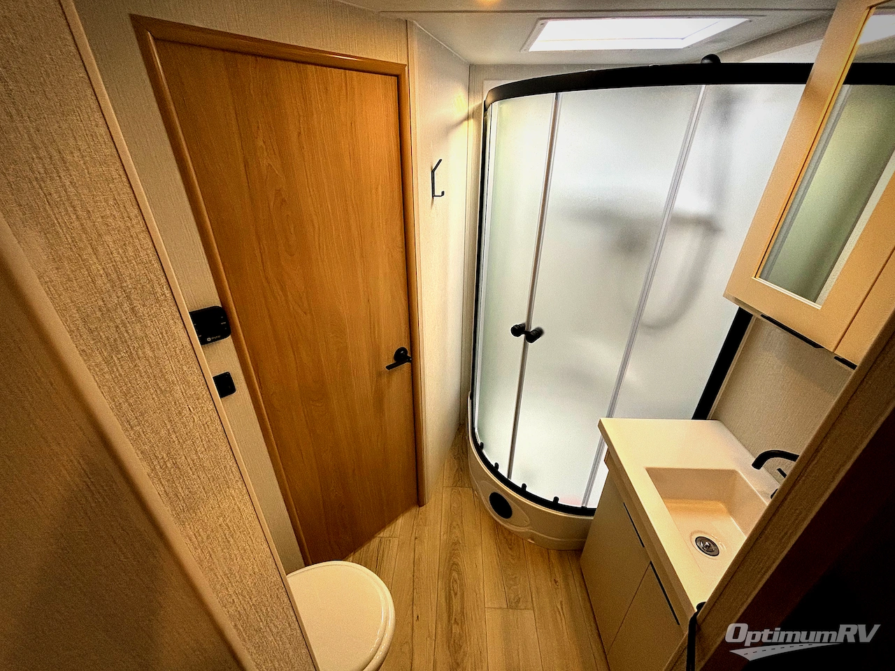 2026 Winnebago Thrive 26FKD Photo 13