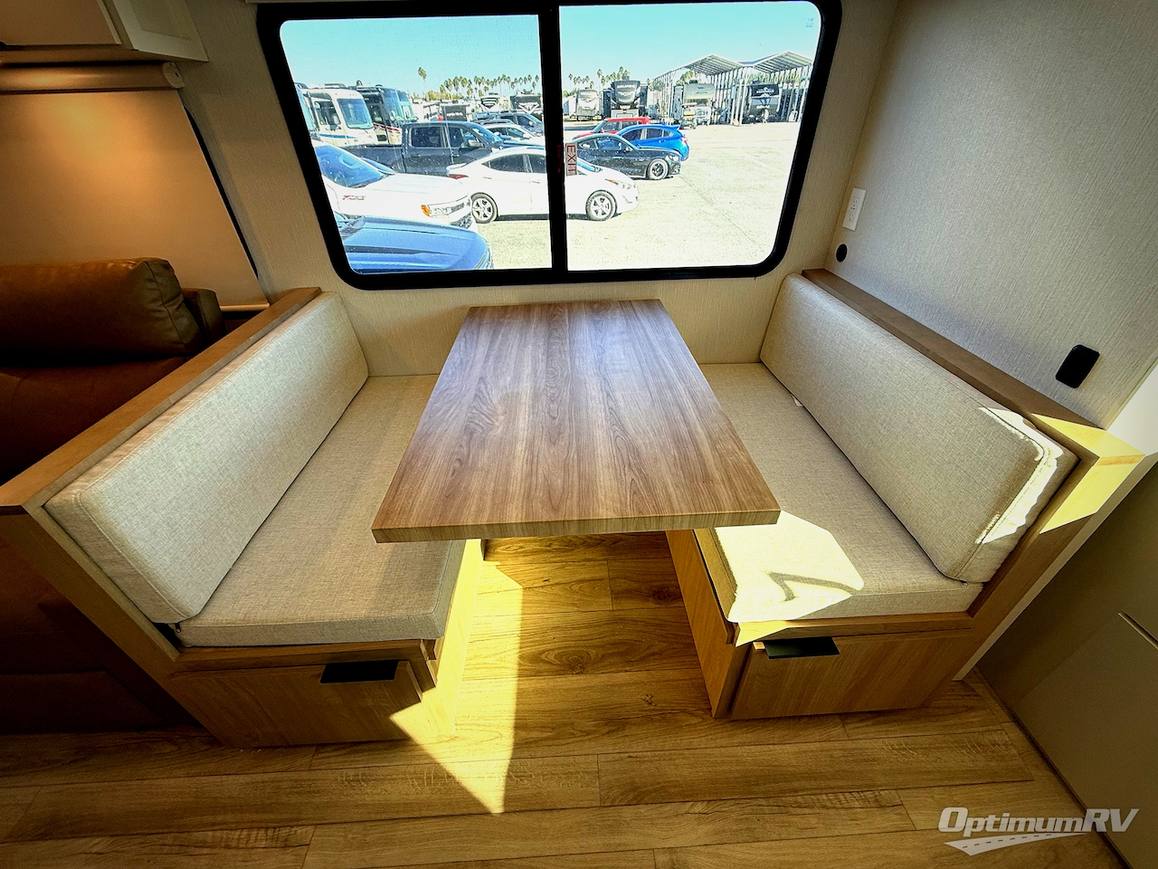 2026 Winnebago Thrive 26FKD Photo 7