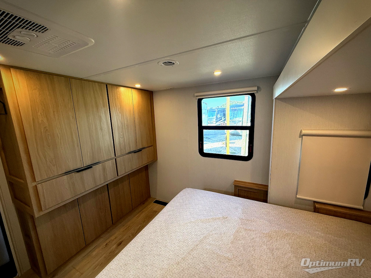 2026 Winnebago Thrive 26FKD Photo 14