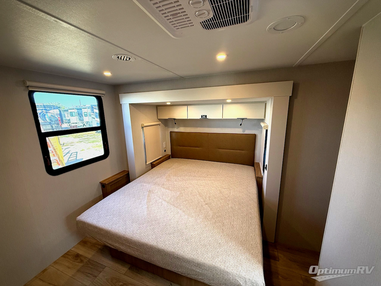 2026 Winnebago Thrive 26FKD Photo 15