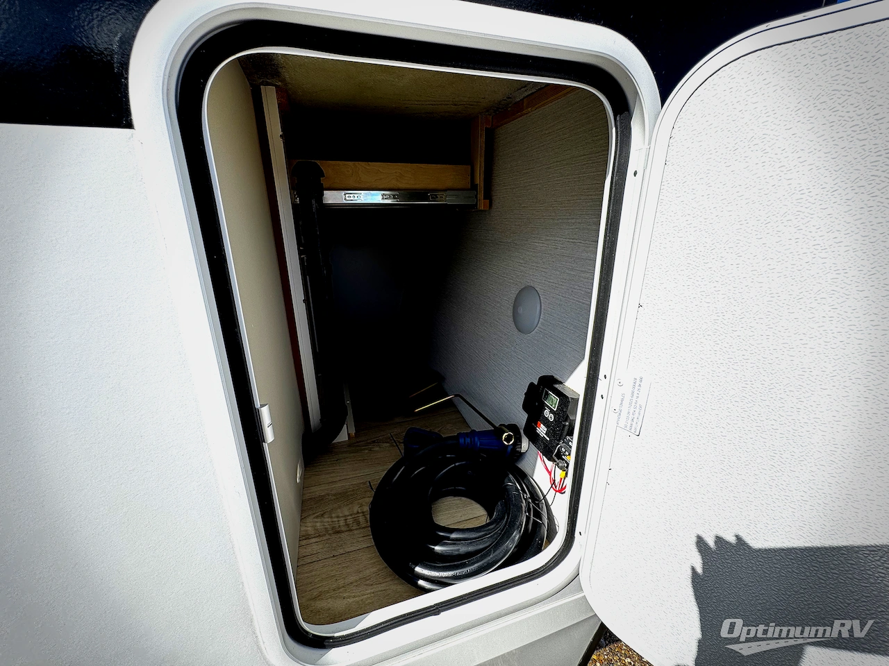 2026 Winnebago Thrive 26FKD Photo 2