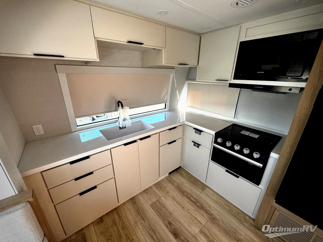 2026 Winnebago Thrive 26FKD Photo 7