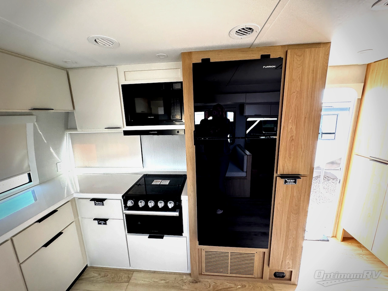 2026 Winnebago Thrive 26FKD Photo 8