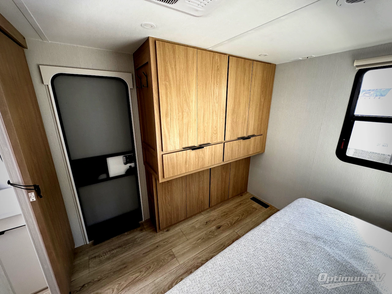 2026 Winnebago Thrive 26FKD Photo 13