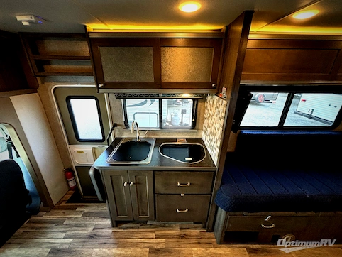 2017 Winnebago Fuse 23A RV Photo 3