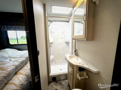 2020 Forest River Sunseeker LE 2550DSLE Chevy RV Photo 4