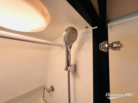 2017 Winnebago Era 70A RV Photo 3