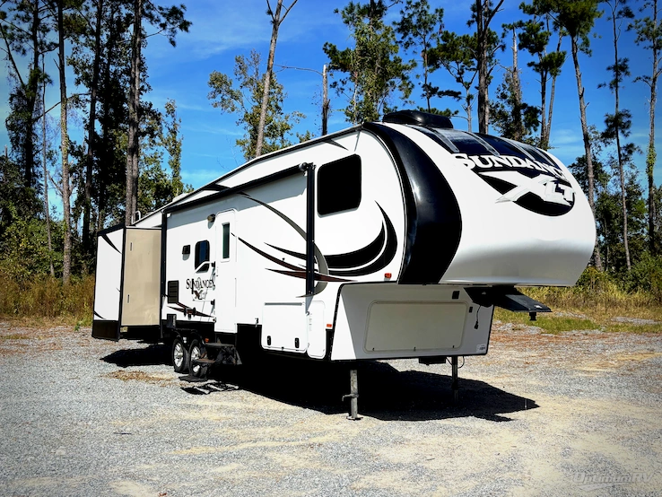 2016 Heartland Sundance XLT 298BH RV Photo 1