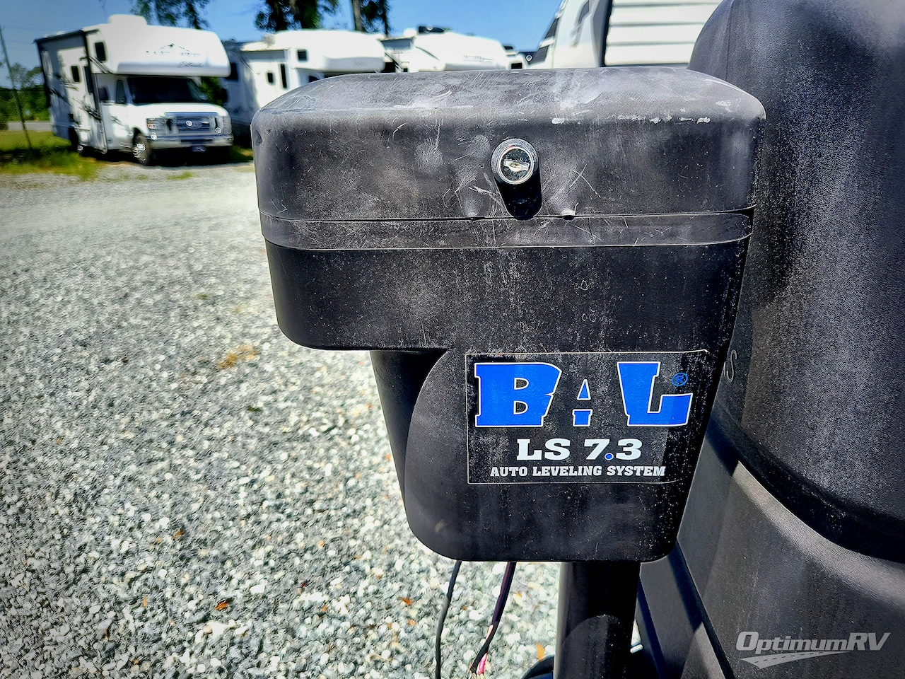 2022 Keystone Outback 330RL Photo 6
