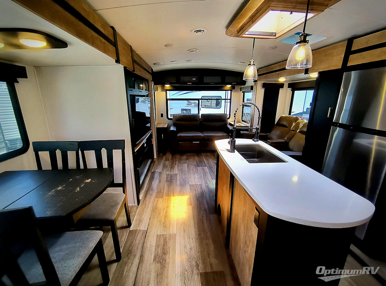 2022 Keystone Outback 330RL Photo 9