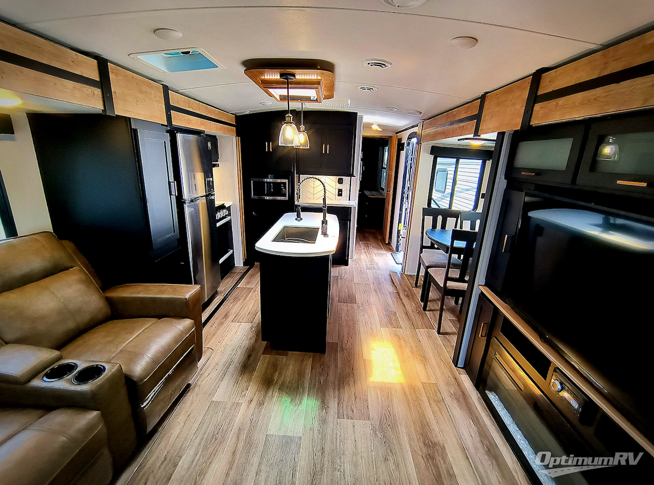 2022 Keystone Outback 330RL Photo 10