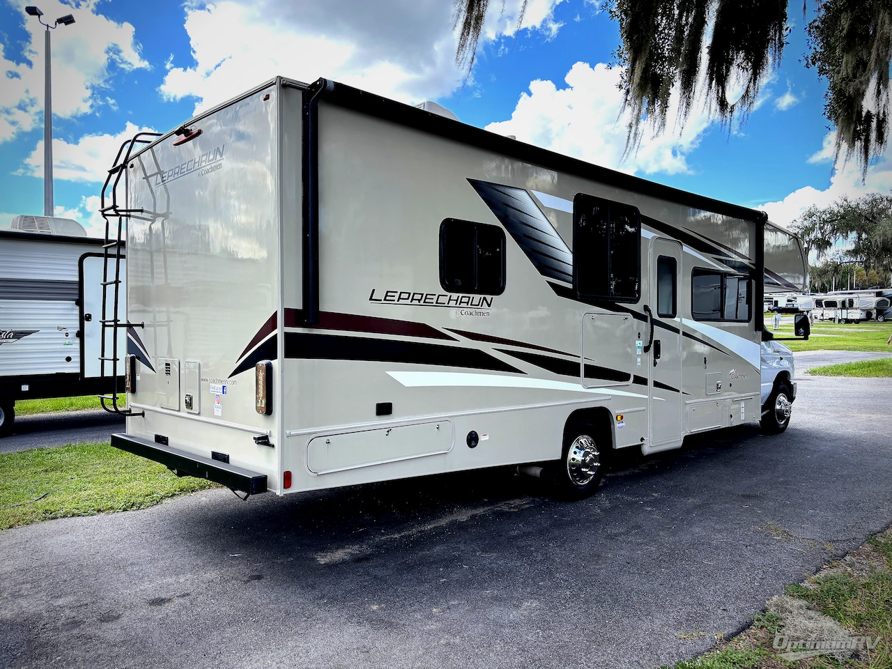 2023 Coachmen Leprechaun 298KB Ford 450 Photo 2