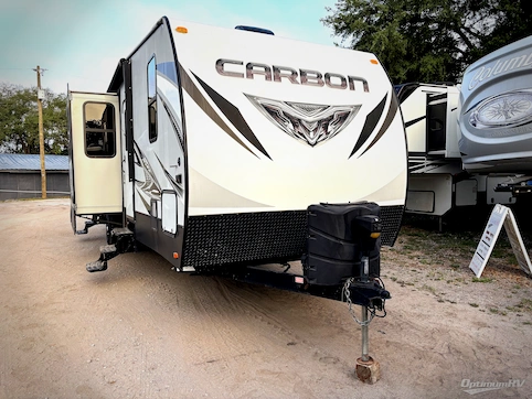 Used 2018 Keystone Carbon 35 Featured Photo