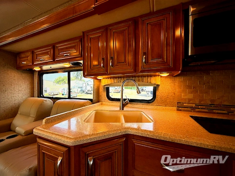 2018 Thor Miramar 35.2 RV Photo 3