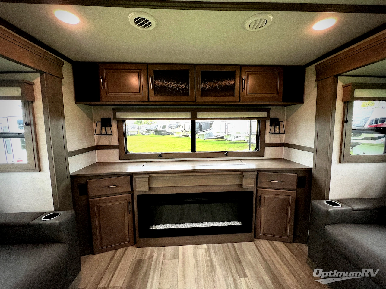 2023 Grand Design Solitude 376RD Photo 8