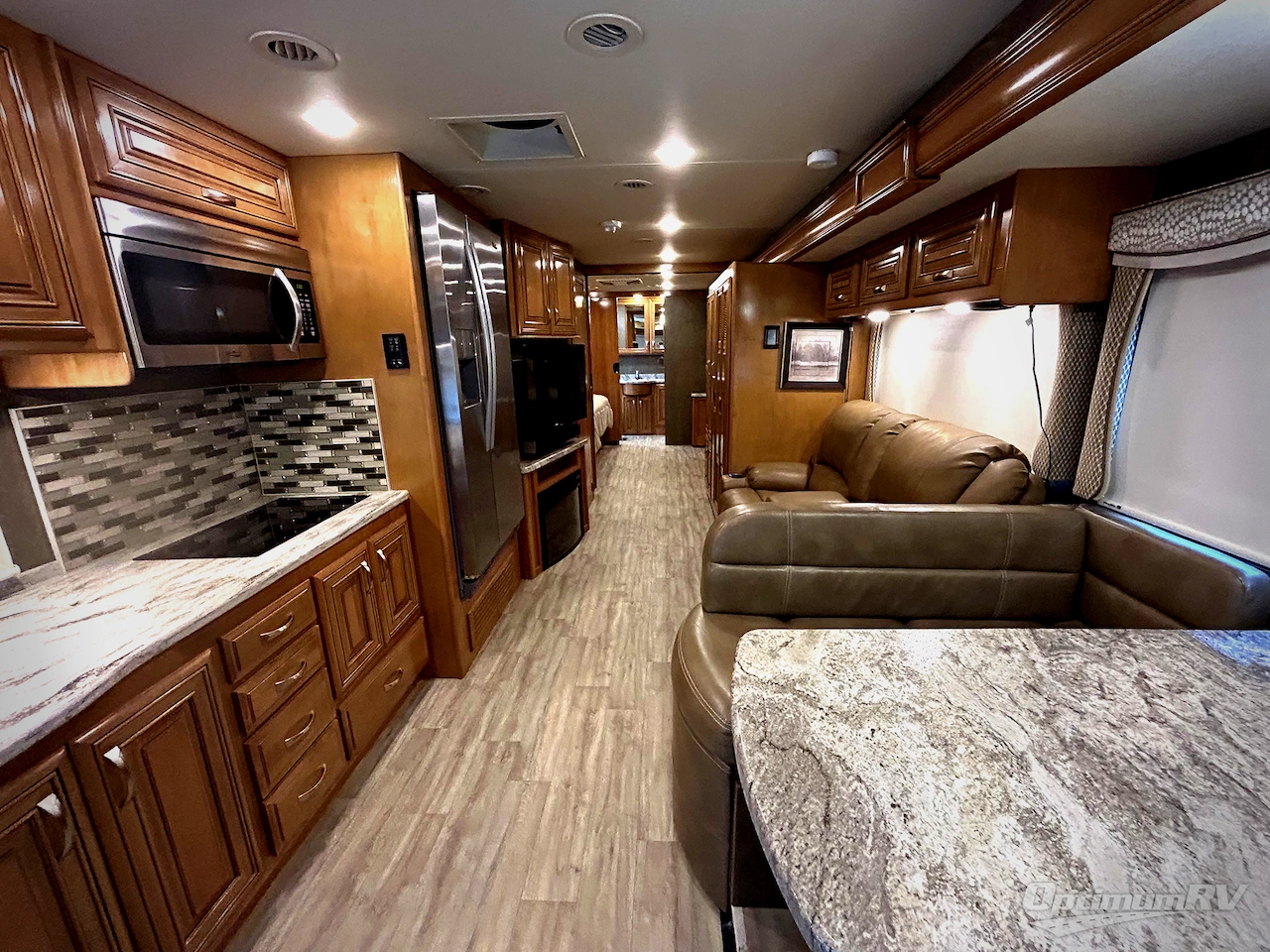 2018 Thor Challenger 37LX Photo 4