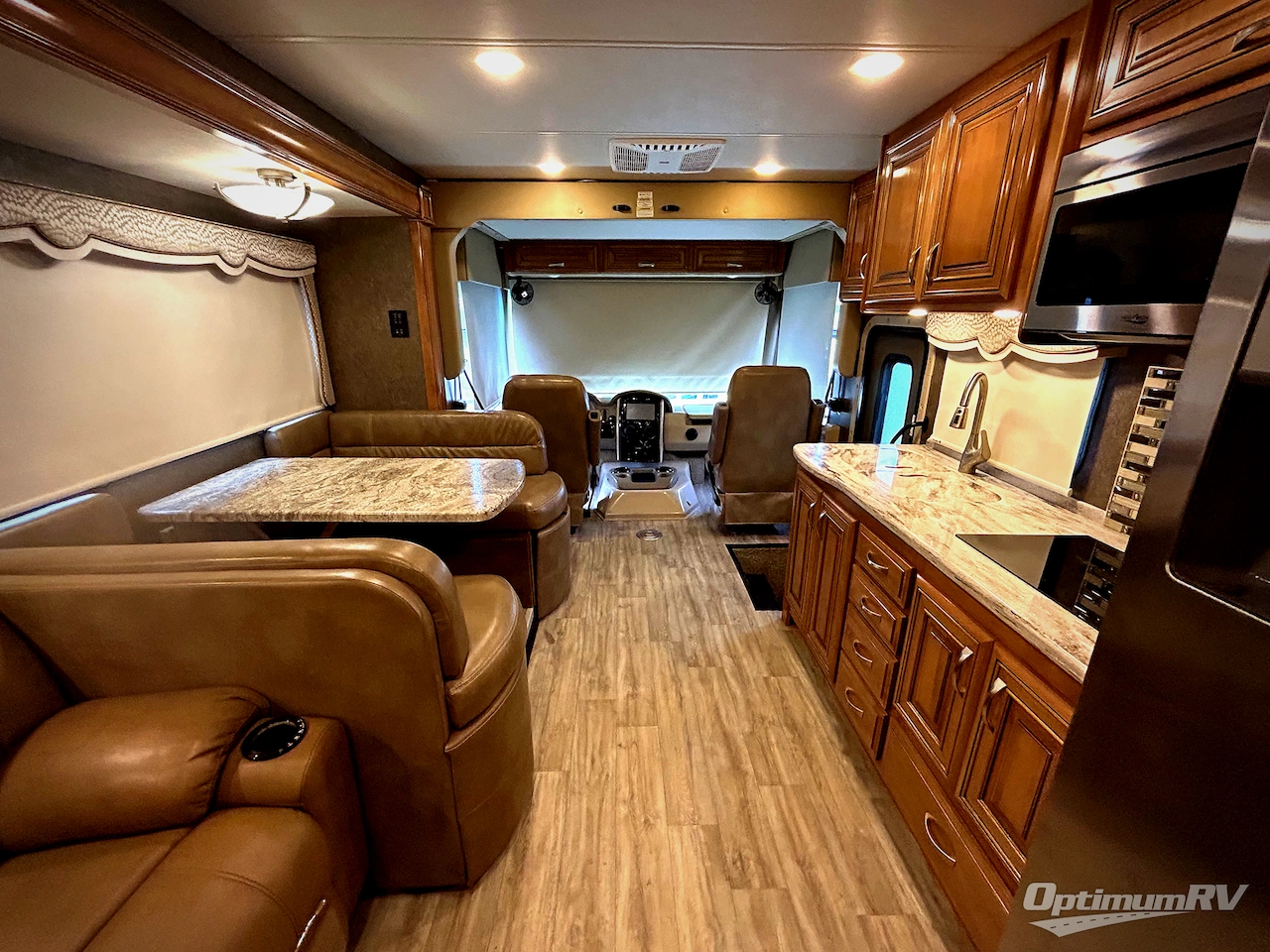 2018 Thor Challenger 37LX Photo 5