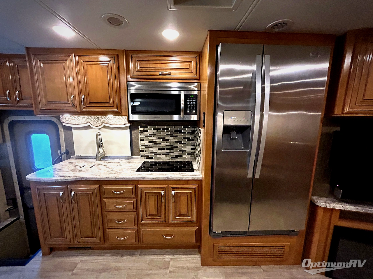 2018 Thor Challenger 37LX Photo 6