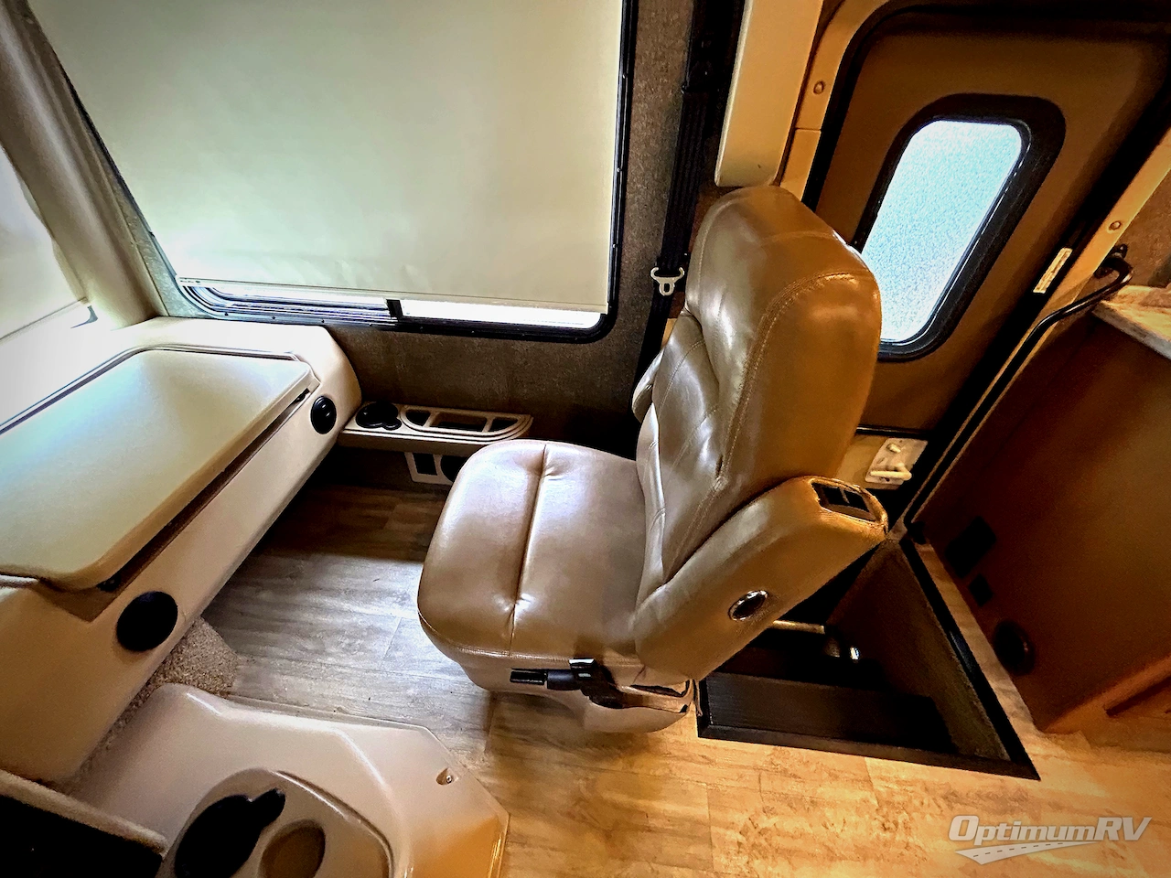 2018 Thor Challenger 37LX Photo 9