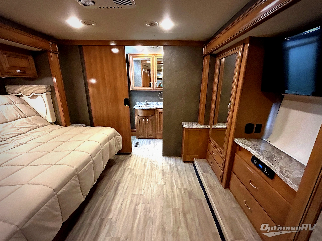 2018 Thor Challenger 37LX Photo 15