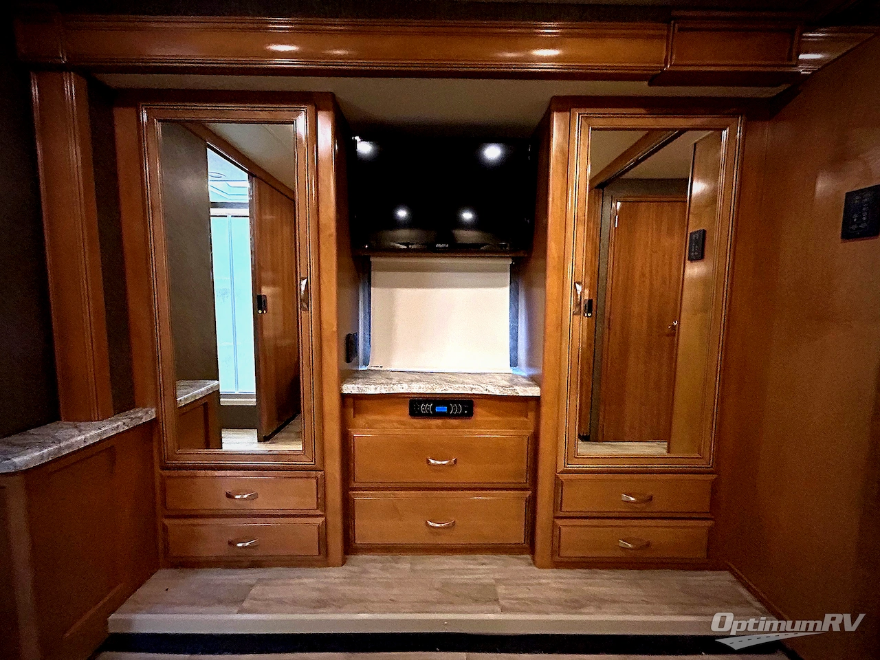 2018 Thor Challenger 37LX Photo 17