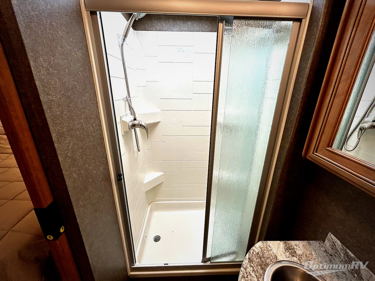 2018 Thor Challenger 37LX Photo 19